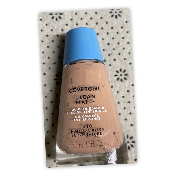COVERGIRL Other - Covergirl Clean Matte Liquid Foundation Oil Control, 540 Natural Beige